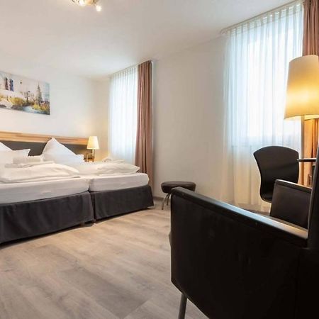 Hotel In Laisen Reutlingen Bagian luar foto