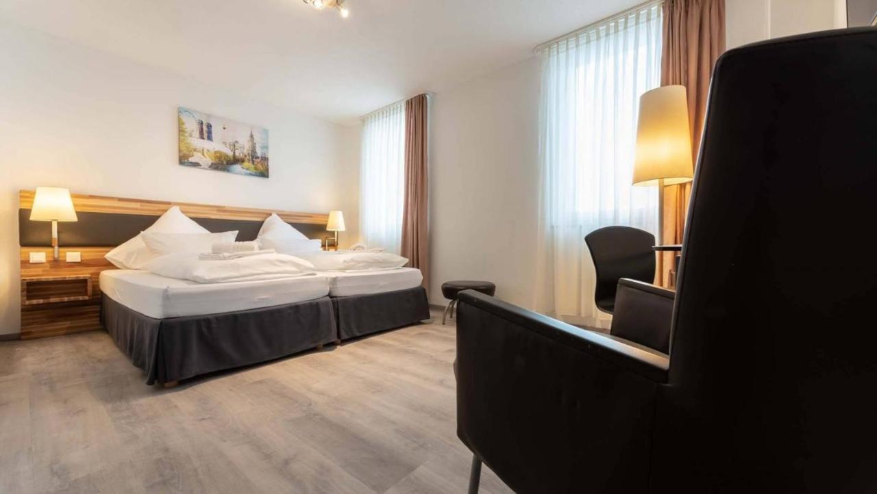 Hotel In Laisen Reutlingen Bagian luar foto