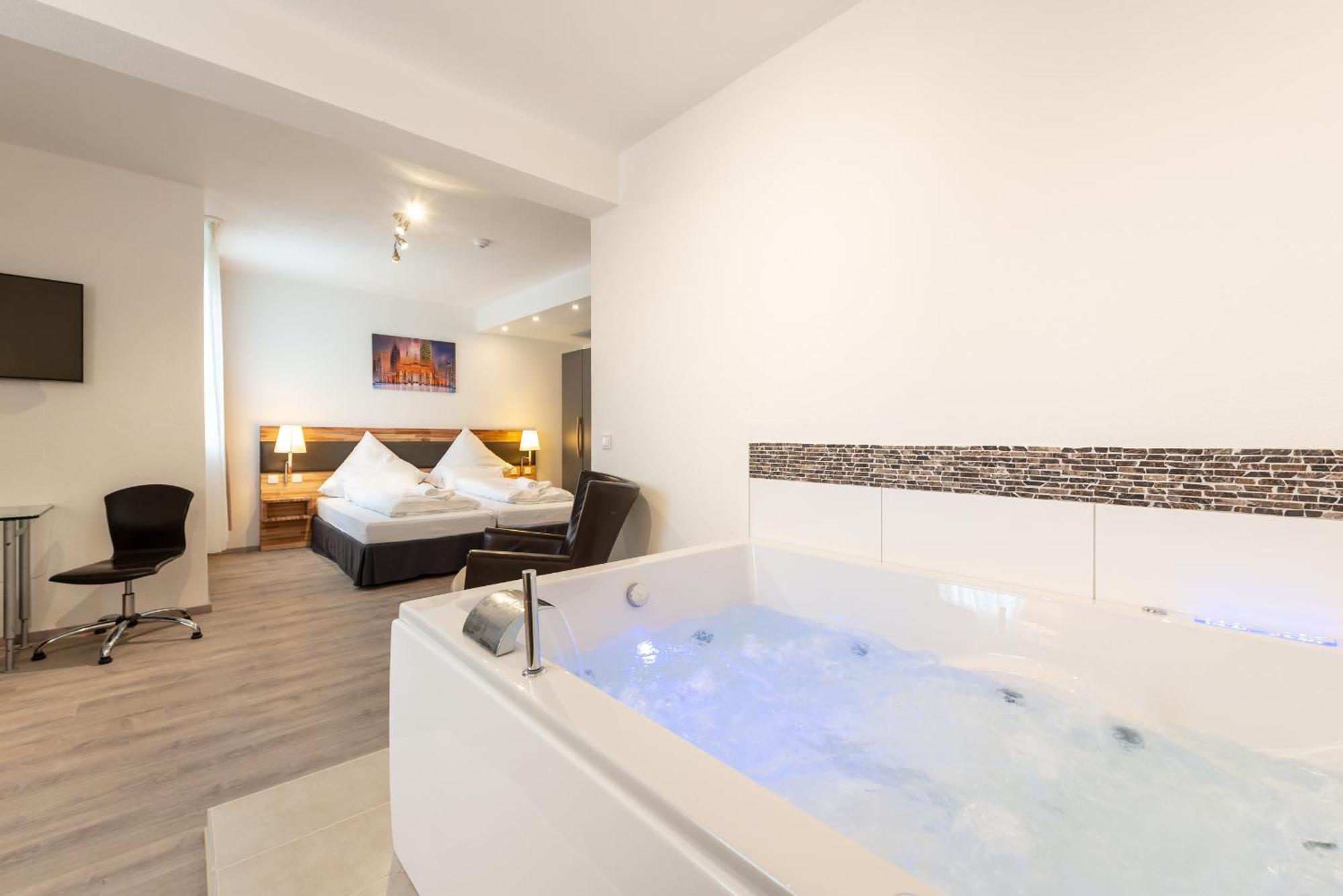Hotel In Laisen Reutlingen Ruang foto