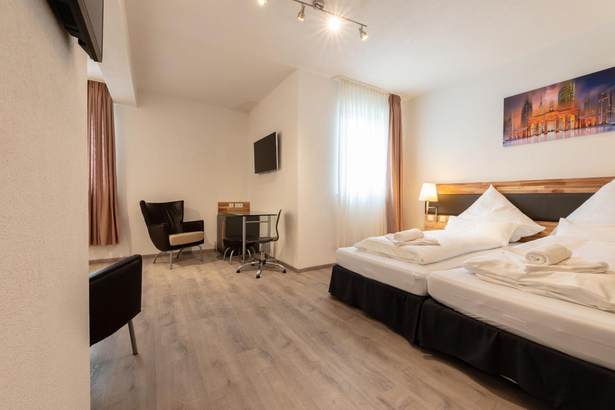 Hotel In Laisen Reutlingen Ruang foto
