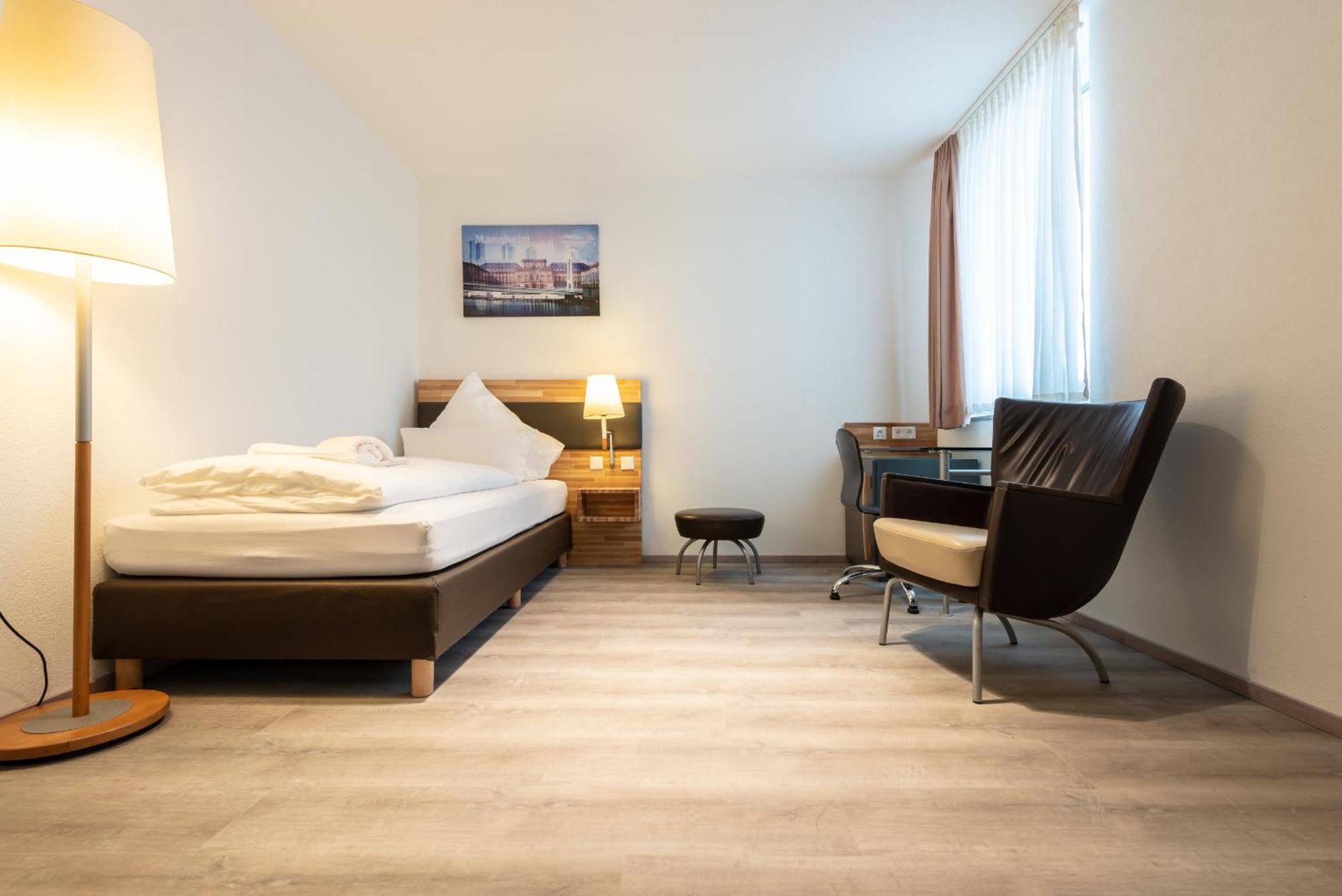 Hotel In Laisen Reutlingen Ruang foto