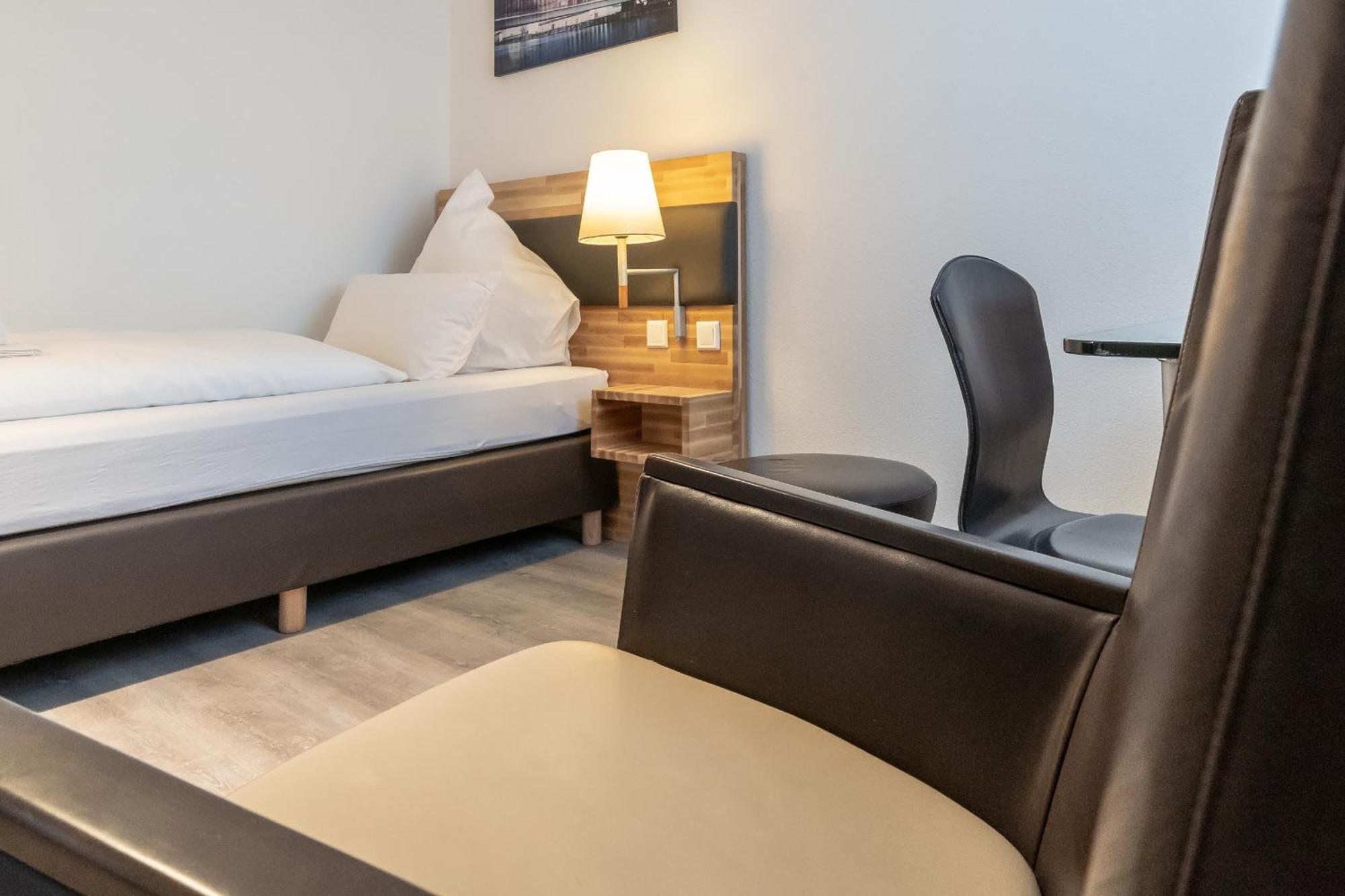 Hotel In Laisen Reutlingen Ruang foto