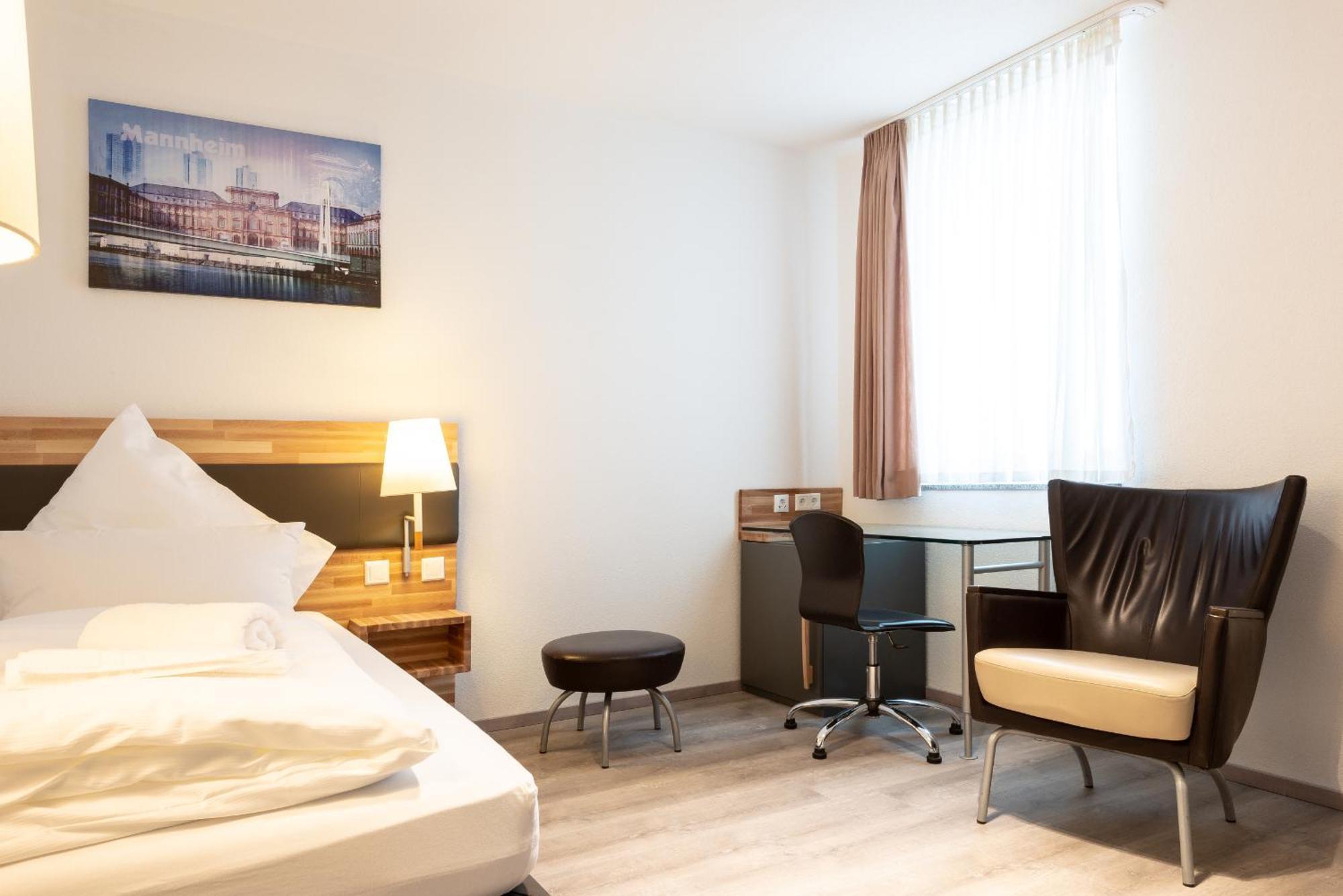 Hotel In Laisen Reutlingen Ruang foto