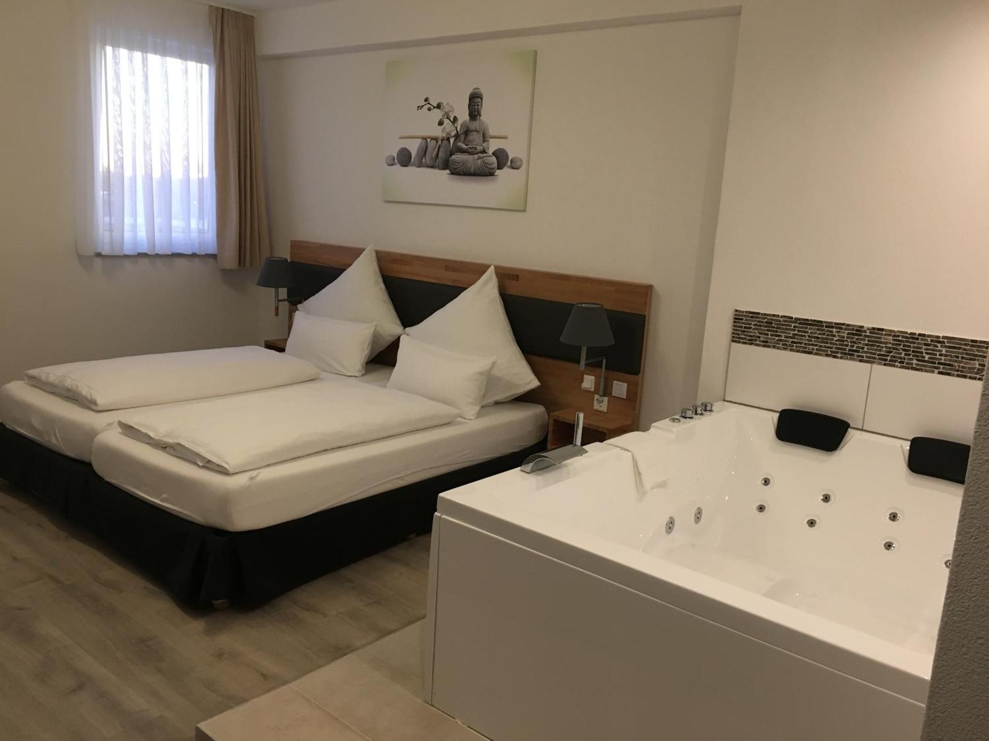 Hotel In Laisen Reutlingen Ruang foto