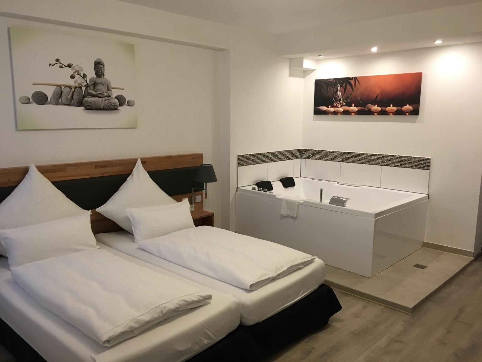 Hotel In Laisen Reutlingen Ruang foto